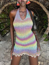 Neckholder-Minikleid mit unregelmäßigem Saum